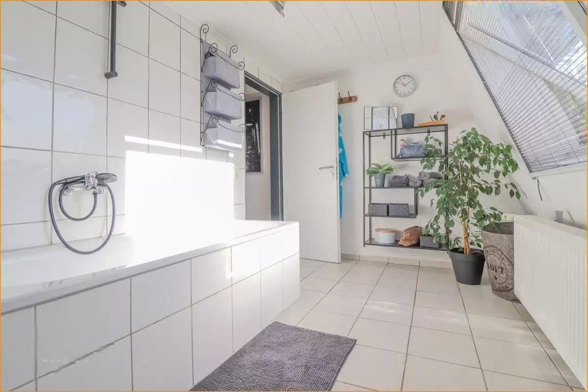 Predaj domu 467 m², pozemok 1.113 m², Zum Backofen.2, Stolberg, Severné Porýnie - Westfálsko Predaj domu 467 m², pozemok 1.113 m², Zum Backofen.2, Stolberg, Severné Porýnie - Westfálsko