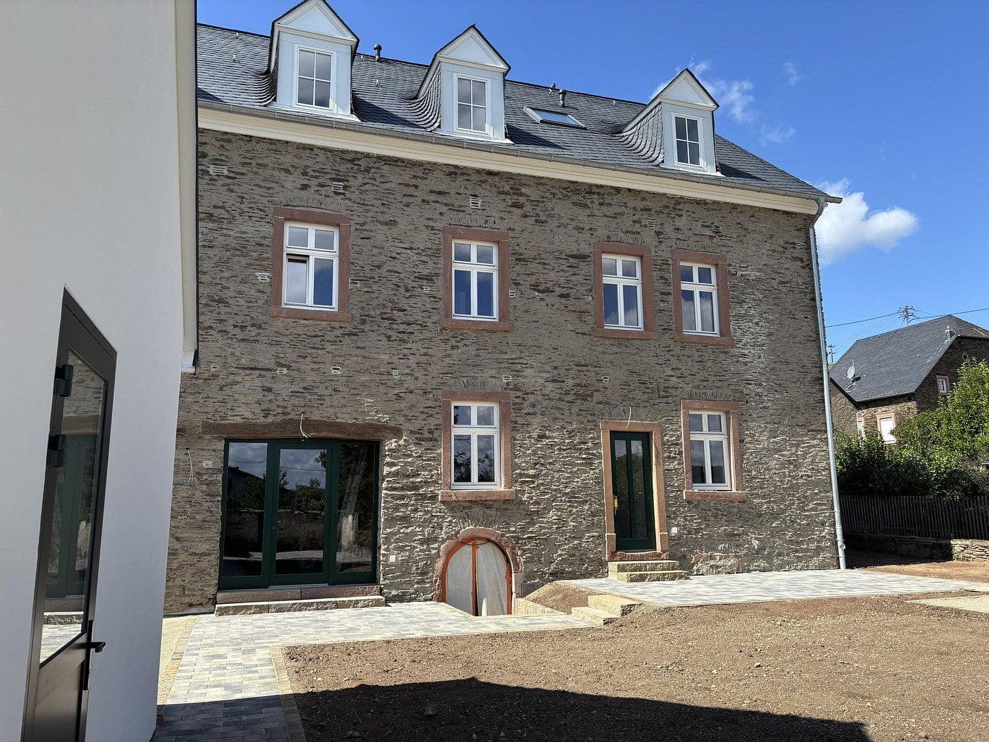 Prenájom bytu 2-izbový 82 m², Moselstraße 6, Osann-Monzel, Porýnie-Falcko Prenájom bytu 2-izbový 82 m², Moselstraße 6, Osann-Monzel, Porýnie-Falcko