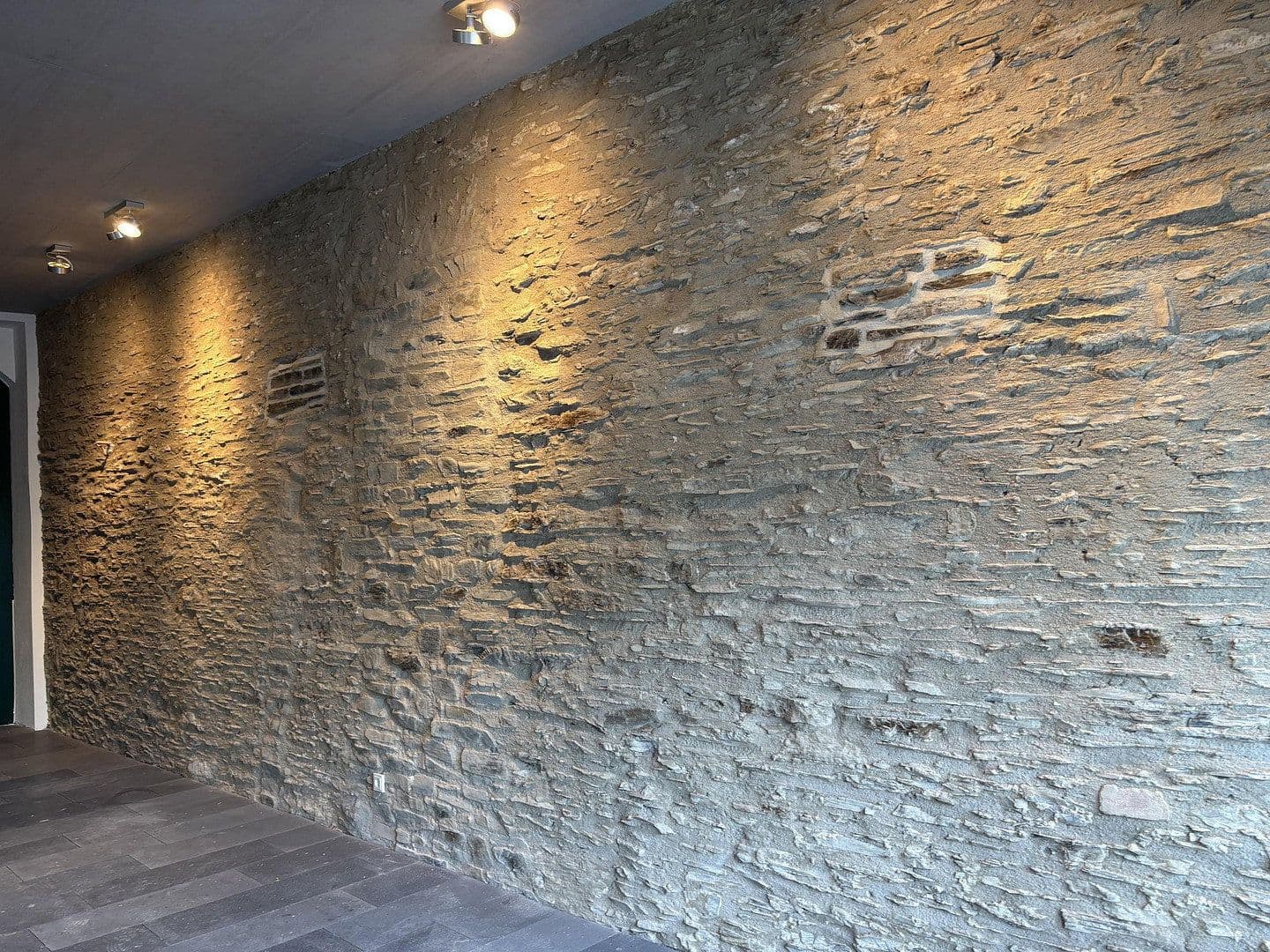 Prenájom bytu 2-izbový 82 m², Moselstraße 6, Osann-Monzel, Porýnie-Falcko Prenájom bytu 2-izbový 82 m², Moselstraße 6, Osann-Monzel, Porýnie-Falcko