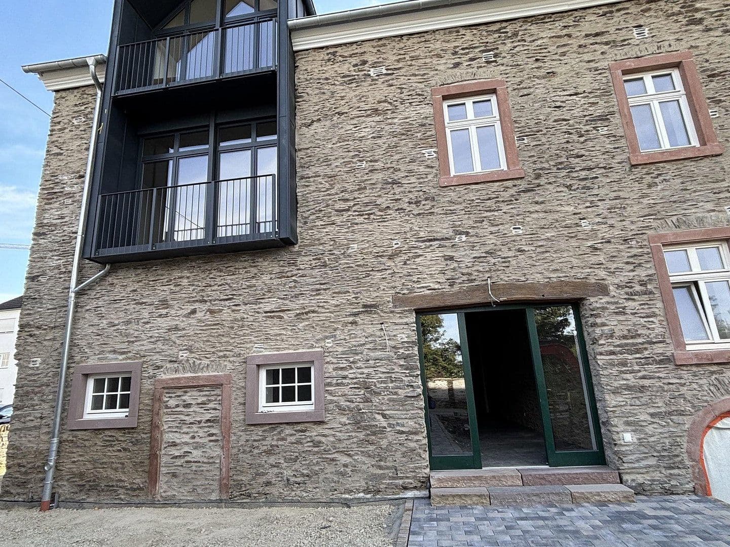 Prenájom bytu 2-izbový 82 m², Moselstraße 6, Osann-Monzel, Porýnie-Falcko Prenájom bytu 2-izbový 82 m², Moselstraße 6, Osann-Monzel, Porýnie-Falcko