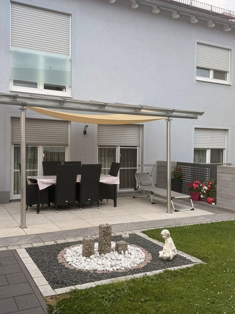 Predaj domu 200 m², pozemok 375 m², Brunnweg 12, Obertraubling, Bavorsko Predaj domu 200 m², pozemok 375 m², Brunnweg 12, Obertraubling, Bavorsko