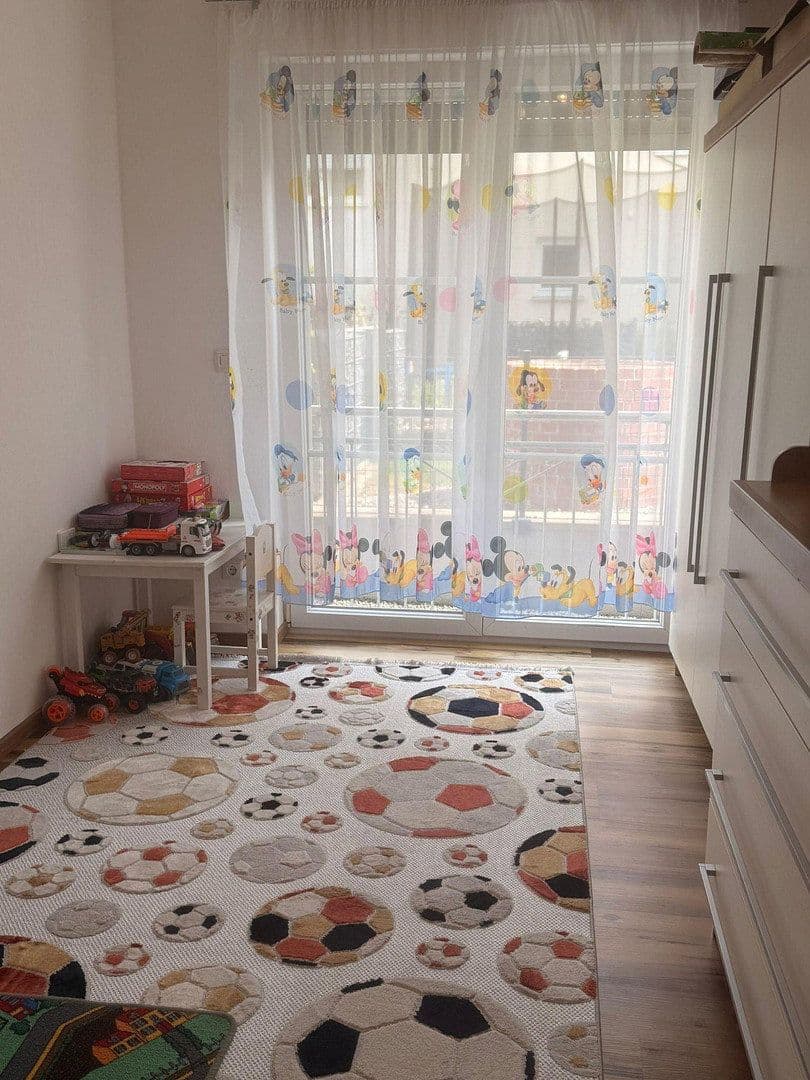 Predaj domu 200 m², pozemok 375 m², Brunnweg 12, Obertraubling, Bavorsko Predaj domu 200 m², pozemok 375 m², Brunnweg 12, Obertraubling, Bavorsko