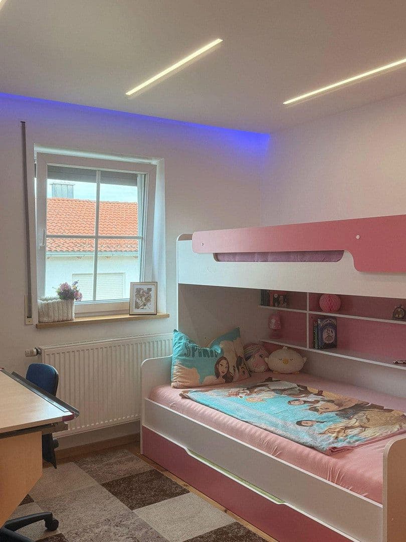 Predaj domu 200 m², pozemok 375 m², Brunnweg 12, Obertraubling, Bavorsko Predaj domu 200 m², pozemok 375 m², Brunnweg 12, Obertraubling, Bavorsko