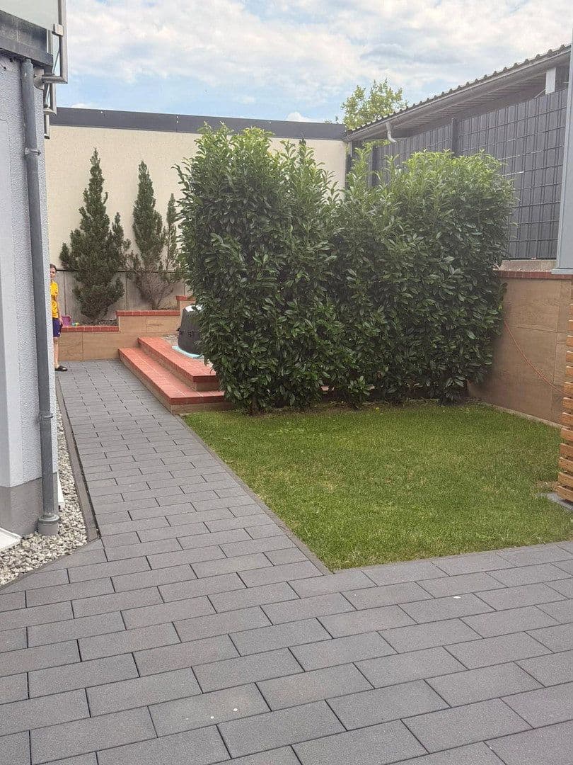Predaj domu 200 m², pozemok 375 m², Brunnweg 12, Obertraubling, Bavorsko Predaj domu 200 m², pozemok 375 m², Brunnweg 12, Obertraubling, Bavorsko