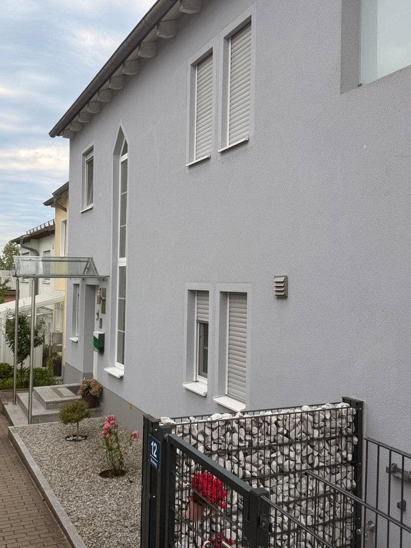 Predaj domu 200 m², pozemok 375 m², Brunnweg 12, Obertraubling, Bavorsko Predaj domu 200 m², pozemok 375 m², Brunnweg 12, Obertraubling, Bavorsko