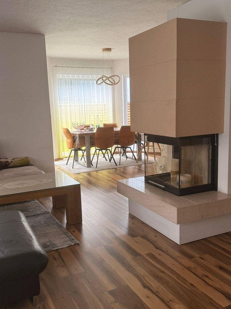 Predaj domu 200 m², pozemok 375 m², Brunnweg 12, Obertraubling, Bavorsko Predaj domu 200 m², pozemok 375 m², Brunnweg 12, Obertraubling, Bavorsko