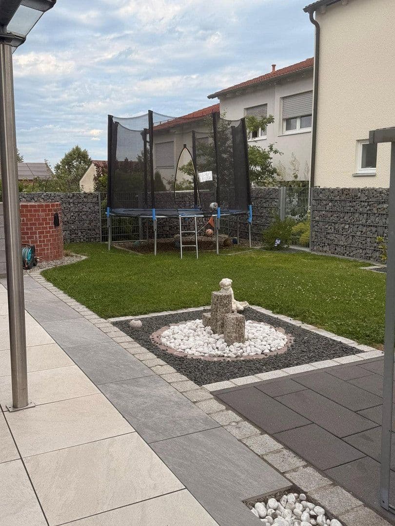Predaj domu 200 m², pozemok 375 m², Brunnweg 12, Obertraubling, Bavorsko Predaj domu 200 m², pozemok 375 m², Brunnweg 12, Obertraubling, Bavorsko