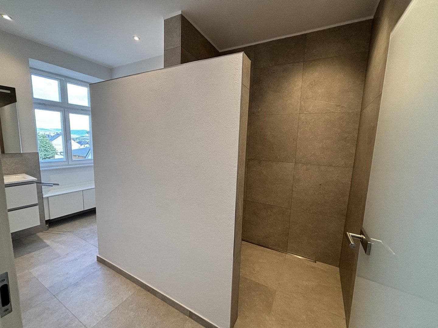 Prenájom bytu 5-izbový 146 m², Moselstraße 6, Osann-Monzel, Porýnie-Falcko Prenájom bytu 5-izbový 146 m², Moselstraße 6, Osann-Monzel, Porýnie-Falcko