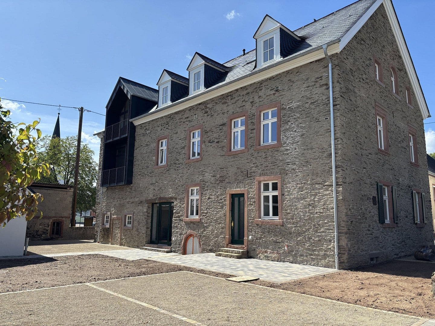 Prenájom bytu 5-izbový 146 m², Moselstraße 6, Osann-Monzel, Porýnie-Falcko Prenájom bytu 5-izbový 146 m², Moselstraße 6, Osann-Monzel, Porýnie-Falcko