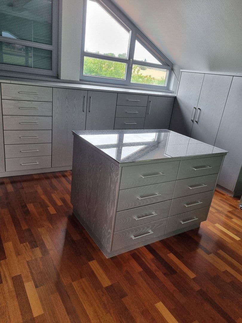 Prenájom domu 376 m², pozemok 300 m², Altdorf, Bádensko-Wurttembersko Prenájom domu 376 m², pozemok 300 m², Altdorf, Bádensko-Wurttembersko