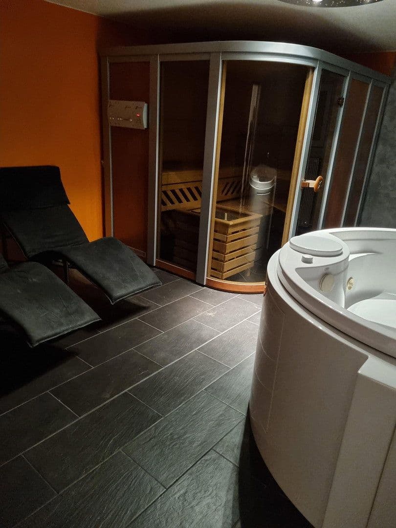 Prenájom domu 376 m², pozemok 300 m², Altdorf, Bádensko-Wurttembersko Prenájom domu 376 m², pozemok 300 m², Altdorf, Bádensko-Wurttembersko