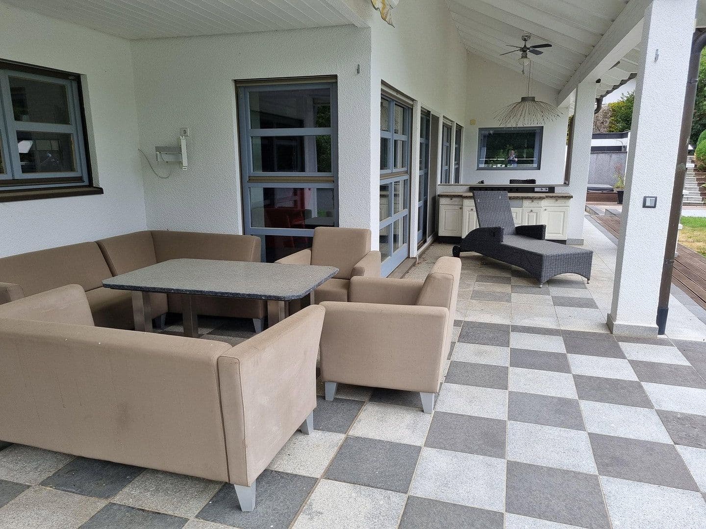 Prenájom domu 376 m², pozemok 300 m², Altdorf, Bádensko-Wurttembersko Prenájom domu 376 m², pozemok 300 m², Altdorf, Bádensko-Wurttembersko