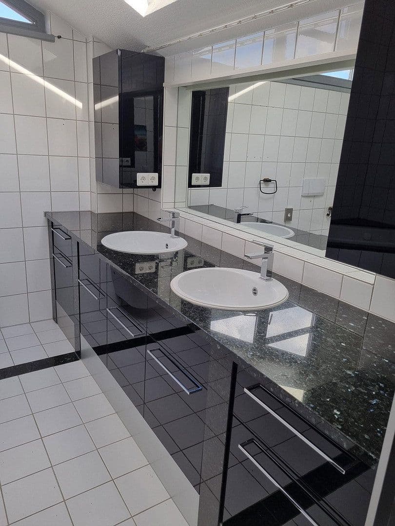Prenájom domu 376 m², pozemok 300 m², Altdorf, Bádensko-Wurttembersko Prenájom domu 376 m², pozemok 300 m², Altdorf, Bádensko-Wurttembersko