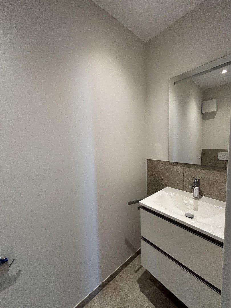 Prenájom bytu 5-izbový 150 m², Moselstraße 6, Osann-Monzel, Porýnie-Falcko Prenájom bytu 5-izbový 150 m², Moselstraße 6, Osann-Monzel, Porýnie-Falcko