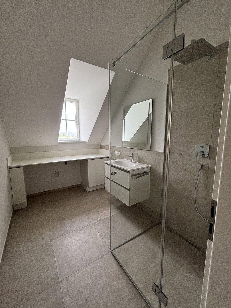 Prenájom bytu 5-izbový 150 m², Moselstraße 6, Osann-Monzel, Porýnie-Falcko Prenájom bytu 5-izbový 150 m², Moselstraße 6, Osann-Monzel, Porýnie-Falcko