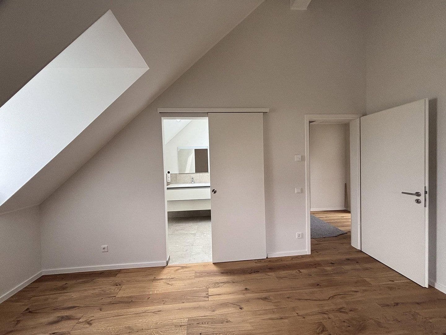 Prenájom bytu 5-izbový 150 m², Moselstraße 6, Osann-Monzel, Porýnie-Falcko Prenájom bytu 5-izbový 150 m², Moselstraße 6, Osann-Monzel, Porýnie-Falcko