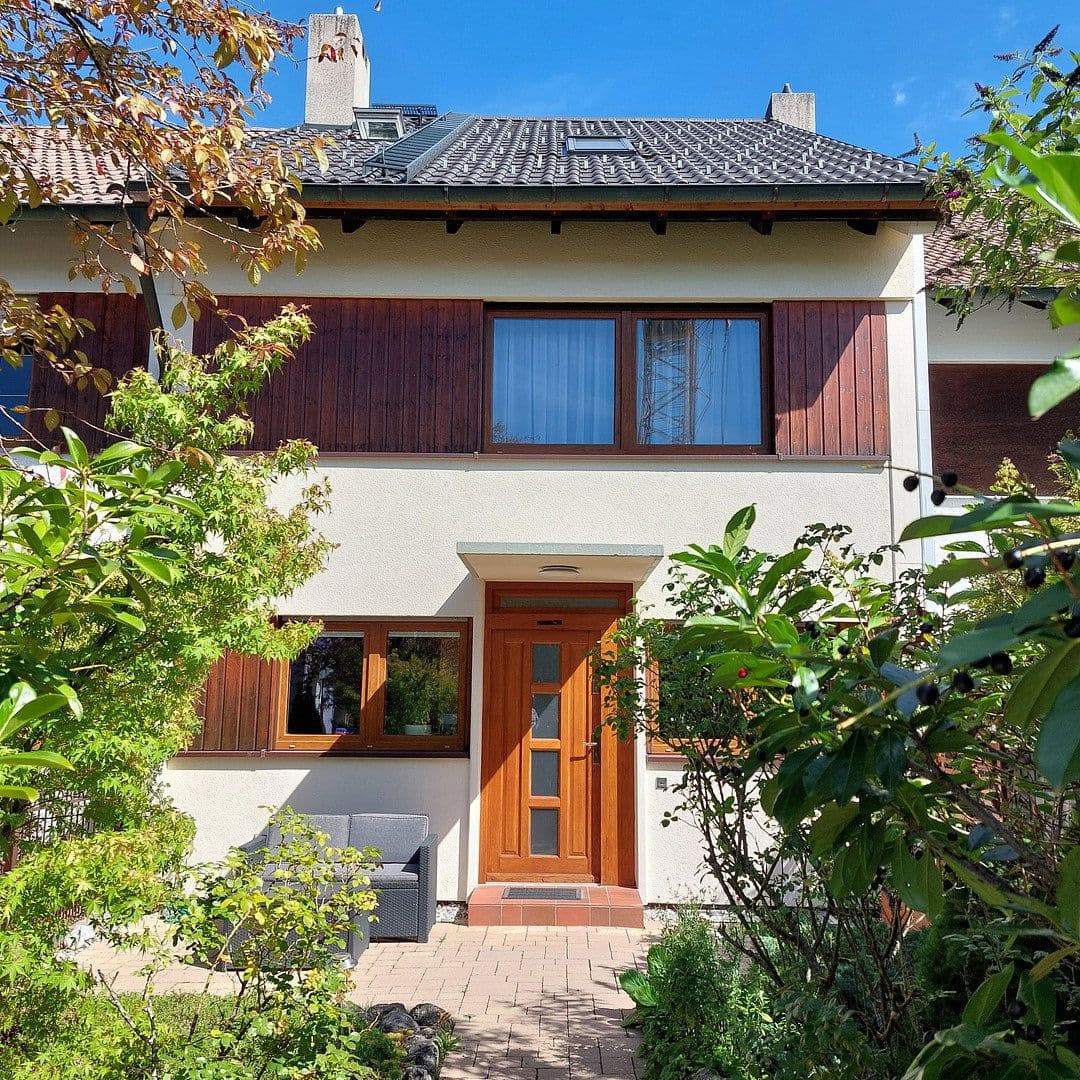 Predaj domu 135 m², pozemok 325 m², Höhenkirchen-Siegertsbrunn, Bavorsko Predaj domu 135 m², pozemok 325 m², Höhenkirchen-Siegertsbrunn, Bavorsko