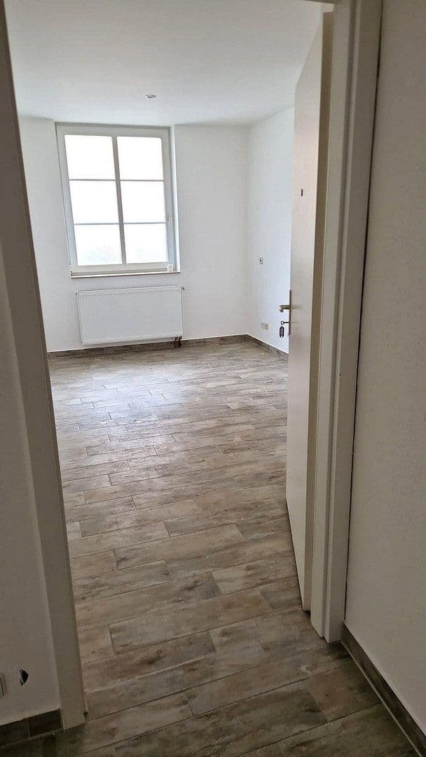 Prenájom bytu 5-izbový 140 m², Paul-Gruner-Straße 111, Chemnitz, Sasko Prenájom bytu 5-izbový 140 m², Paul-Gruner-Straße 111, Chemnitz, Sasko