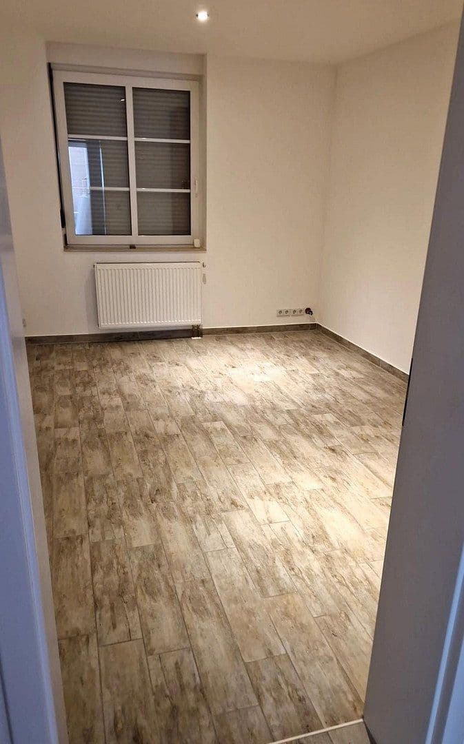 Prenájom bytu 5-izbový 140 m², Paul-Gruner-Straße 111, Chemnitz, Sasko Prenájom bytu 5-izbový 140 m², Paul-Gruner-Straße 111, Chemnitz, Sasko