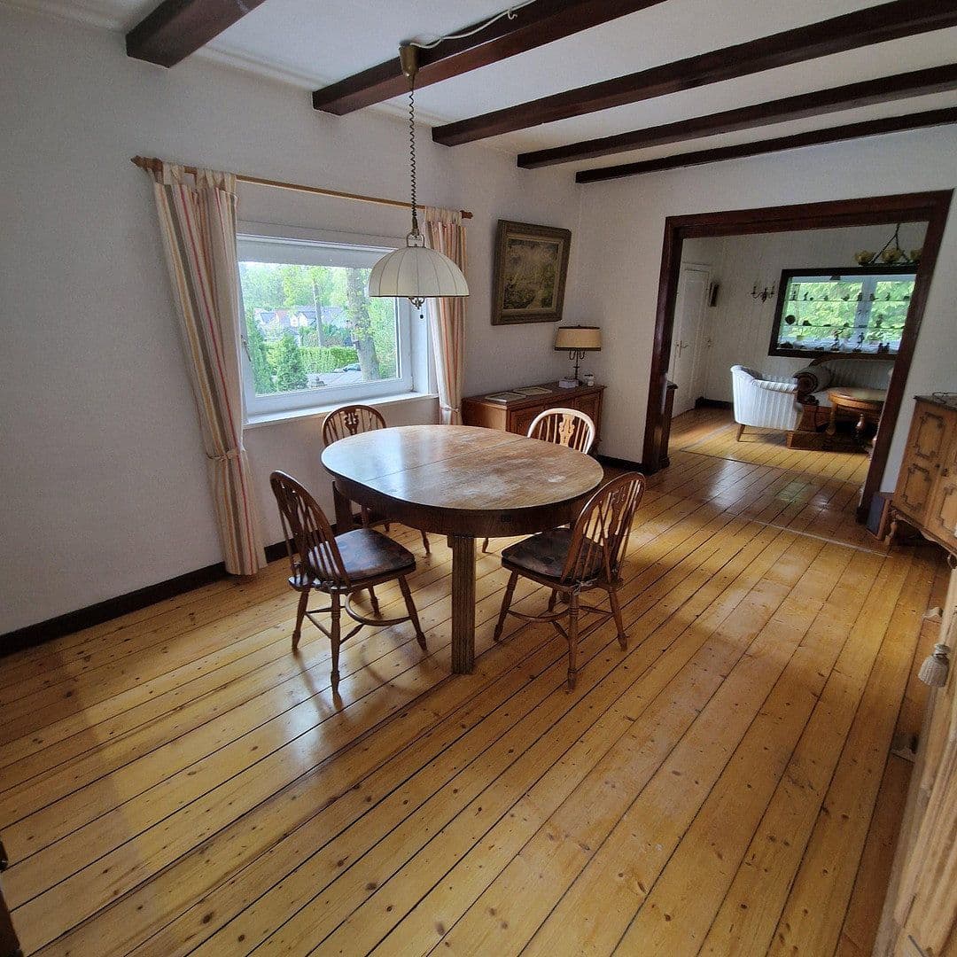 Predaj domu 118 m², pozemok 1.900 m², Seevetal, Dolné Sasko Predaj domu 118 m², pozemok 1.900 m², Seevetal, Dolné Sasko