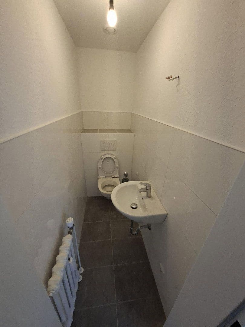 Prenájom bytu 3-izbový 82 m², Haupstr. 48, Solingen, Severné Porýnie - Westfálsko Prenájom bytu 3-izbový 82 m², Haupstr. 48, Solingen, Severné Porýnie - Westfálsko