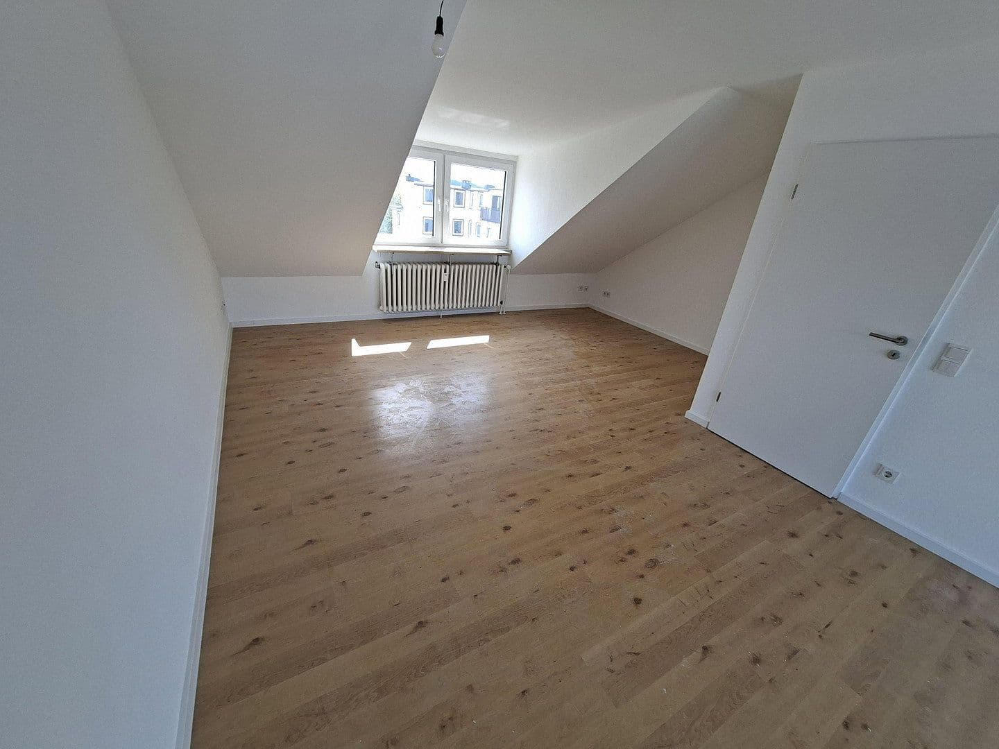 Prenájom bytu 3-izbový 82 m², Haupstr. 48, Solingen, Severné Porýnie - Westfálsko Prenájom bytu 3-izbový 82 m², Haupstr. 48, Solingen, Severné Porýnie - Westfálsko