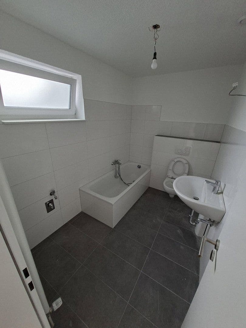 Prenájom bytu 3-izbový 82 m², Haupstr. 48, Solingen, Severné Porýnie - Westfálsko Prenájom bytu 3-izbový 82 m², Haupstr. 48, Solingen, Severné Porýnie - Westfálsko