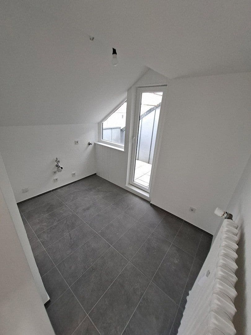 Prenájom bytu 3-izbový 82 m², Haupstr. 48, Solingen, Severné Porýnie - Westfálsko Prenájom bytu 3-izbový 82 m², Haupstr. 48, Solingen, Severné Porýnie - Westfálsko