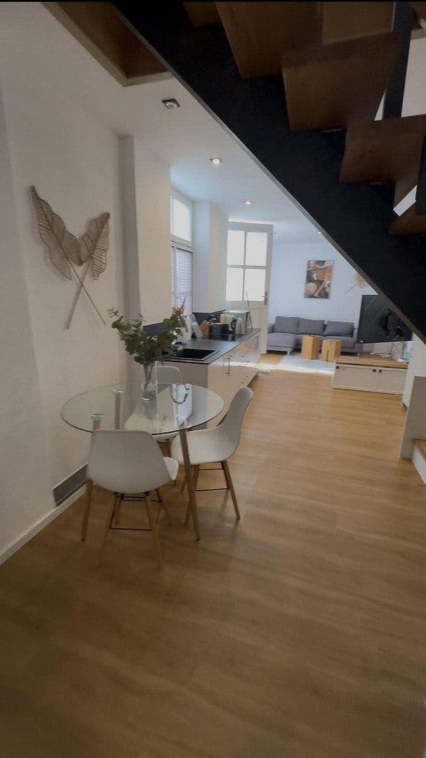 Prenájom bytu 4-izbový 78 m², Lothringerstrasse 25, Wiesbaden, Hesensko Prenájom bytu 4-izbový 78 m², Lothringerstrasse 25, Wiesbaden, Hesensko