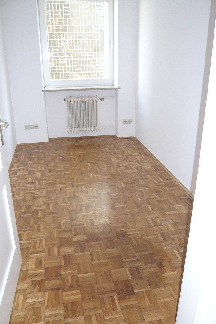 Prenájom bytu 3-izbový 72 m², Nordendstr. 5, München, Bavorsko Prenájom bytu 3-izbový 72 m², Nordendstr. 5, München, Bavorsko