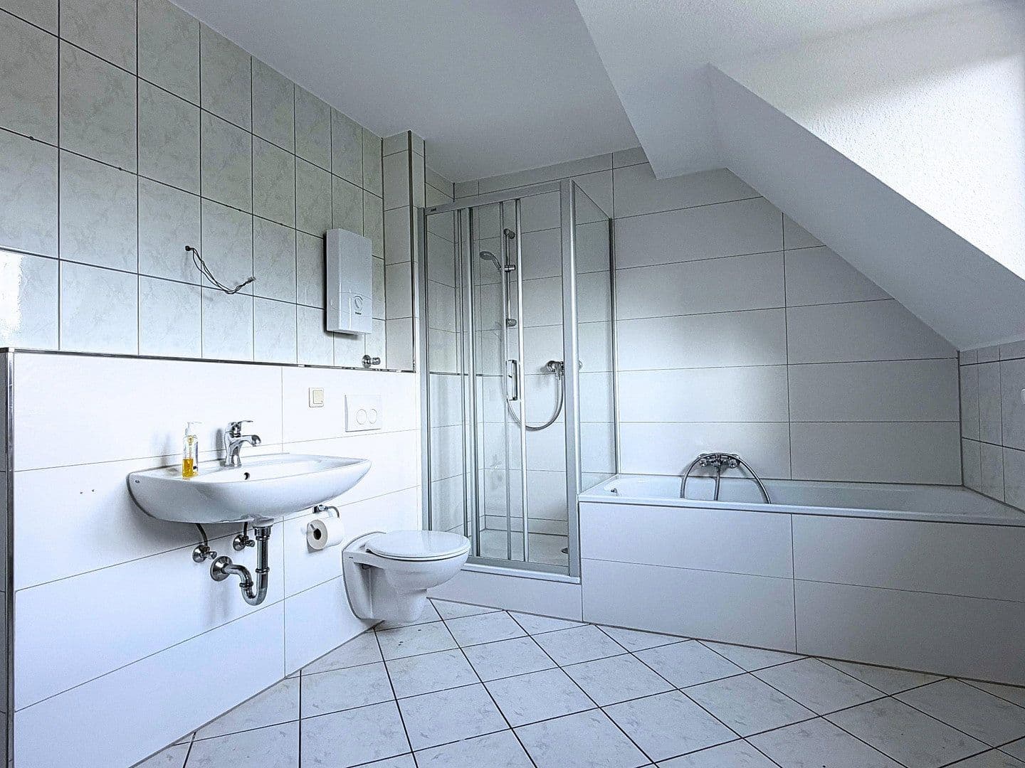 Prenájom bytu 3-izbový 83 m², Von-der-Mark-Str. 37, Duisburg, Severné Porýnie - Westfálsko Prenájom bytu 3-izbový 83 m², Von-der-Mark-Str. 37, Duisburg, Severné Porýnie - Westfálsko