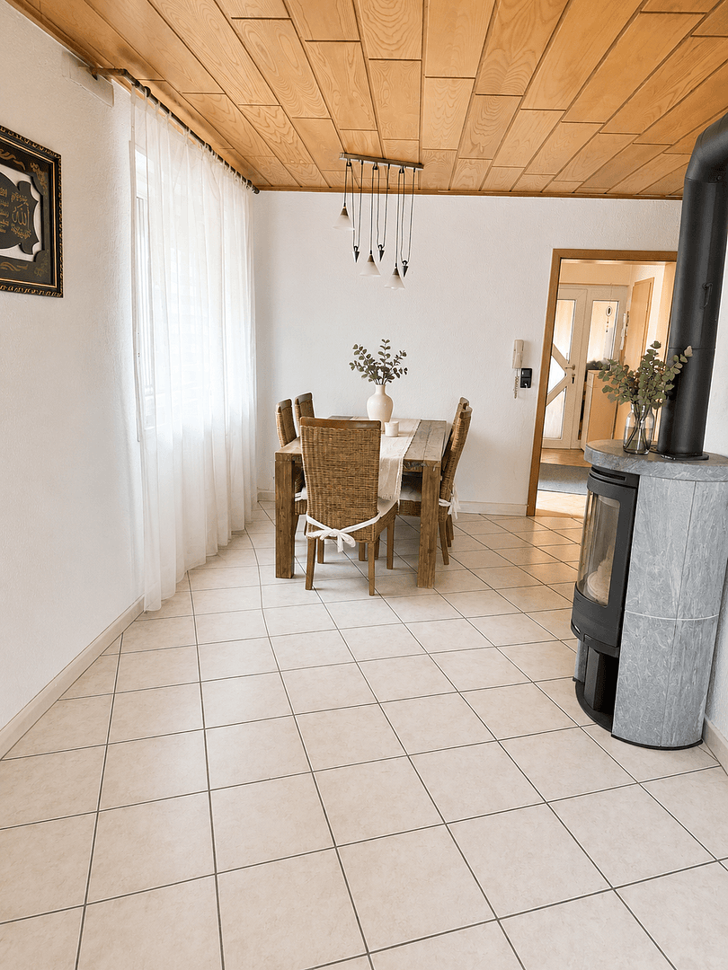 Prenájom bytu 4-izbový 137 m², Sprendlinger Strasse 5, Pfaffen-Schwabenheim, Porýnie-Falcko Prenájom bytu 4-izbový 137 m², Sprendlinger Strasse 5, Pfaffen-Schwabenheim, Porýnie-Falcko