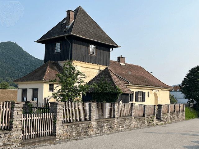 Predaj domu 145 m², pozemok 705 m², Bahnhofstr. 2, Spitz, Dolné Rakúsko Predaj domu 145 m², pozemok 705 m², Bahnhofstr. 2, Spitz, Dolné Rakúsko