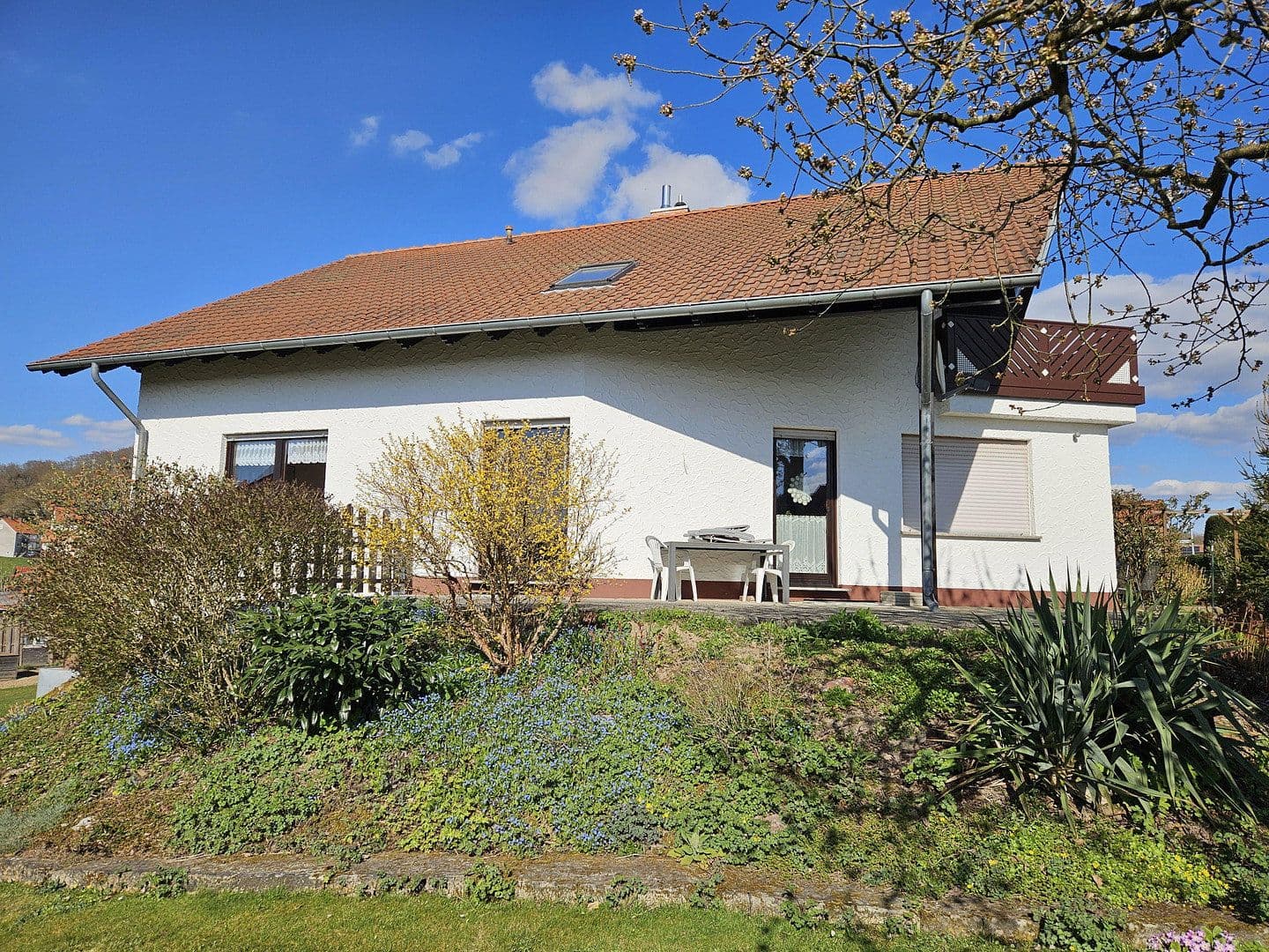 Predaj domu 190 m², pozemok 1.263 m², Frielendorf, Hesensko Predaj domu 190 m², pozemok 1.263 m², Frielendorf, Hesensko