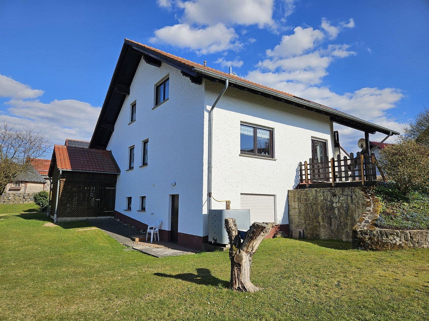Predaj domu 190 m², pozemok 1.263 m², Frielendorf, Hesensko Predaj domu 190 m², pozemok 1.263 m², Frielendorf, Hesensko