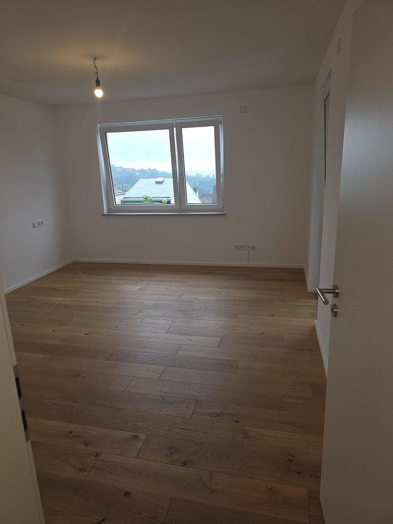 Prenájom bytu 5-izbový 135 m², Camererweg 42, Esslingen am Neckar, Bádensko-Wurttembersko Prenájom bytu 5-izbový 135 m², Camererweg 42, Esslingen am Neckar, Bádensko-Wurttembersko