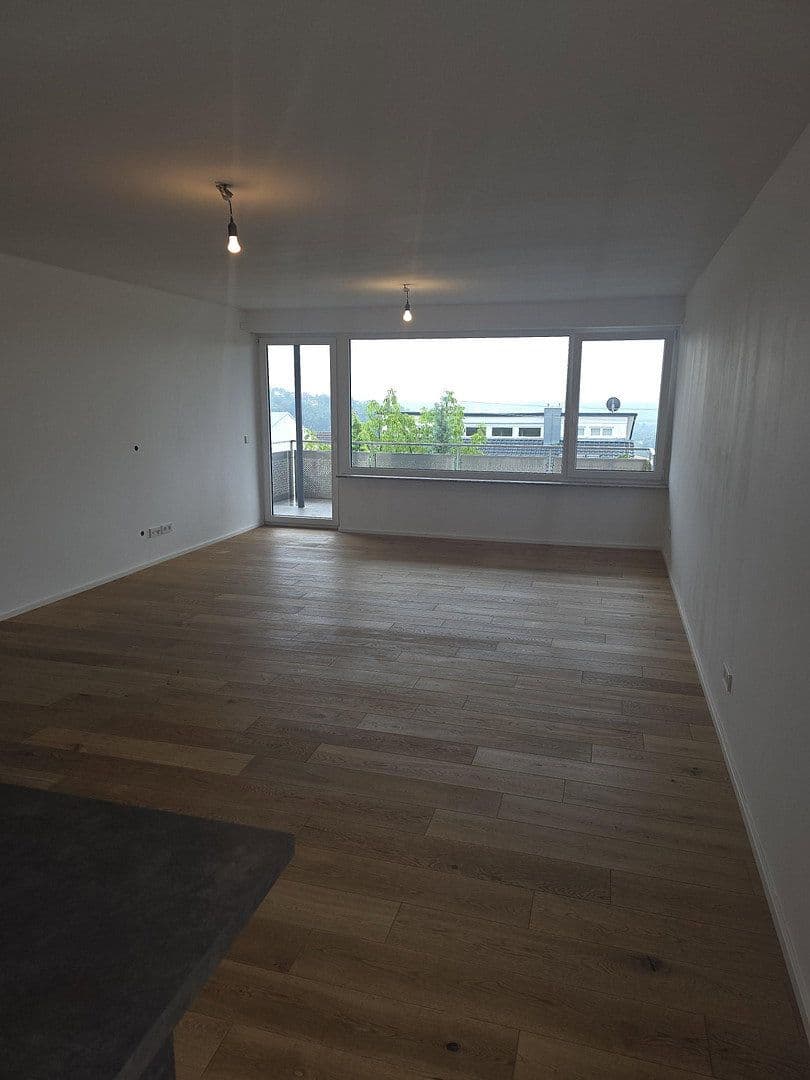 Prenájom bytu 5-izbový 135 m², Camererweg 42, Esslingen am Neckar, Bádensko-Wurttembersko Prenájom bytu 5-izbový 135 m², Camererweg 42, Esslingen am Neckar, Bádensko-Wurttembersko
