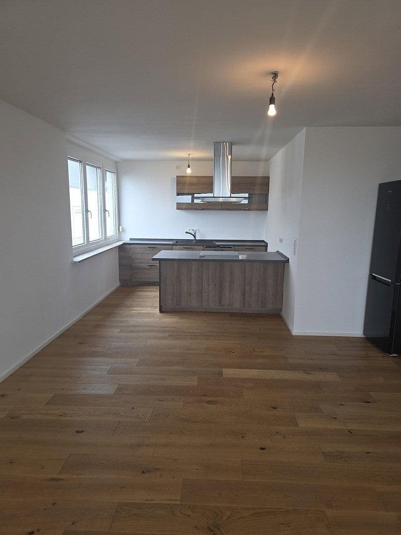 Prenájom bytu 5-izbový 135 m², Camererweg 42, Esslingen am Neckar, Bádensko-Wurttembersko Prenájom bytu 5-izbový 135 m², Camererweg 42, Esslingen am Neckar, Bádensko-Wurttembersko