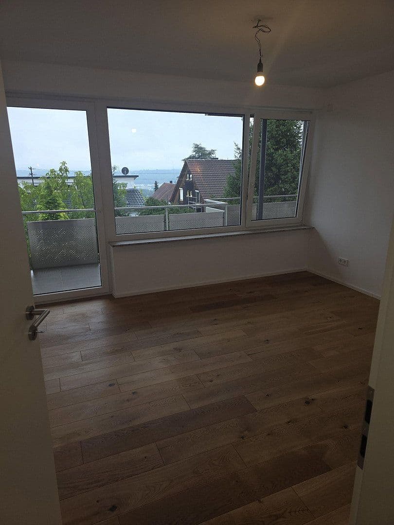 Prenájom bytu 5-izbový 135 m², Camererweg 42, Esslingen am Neckar, Bádensko-Wurttembersko Prenájom bytu 5-izbový 135 m², Camererweg 42, Esslingen am Neckar, Bádensko-Wurttembersko