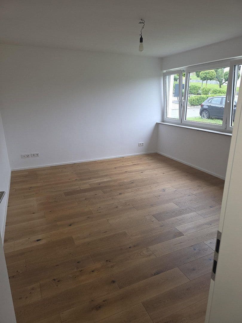 Prenájom bytu 5-izbový 135 m², Camererweg 42, Esslingen am Neckar, Bádensko-Wurttembersko Prenájom bytu 5-izbový 135 m², Camererweg 42, Esslingen am Neckar, Bádensko-Wurttembersko