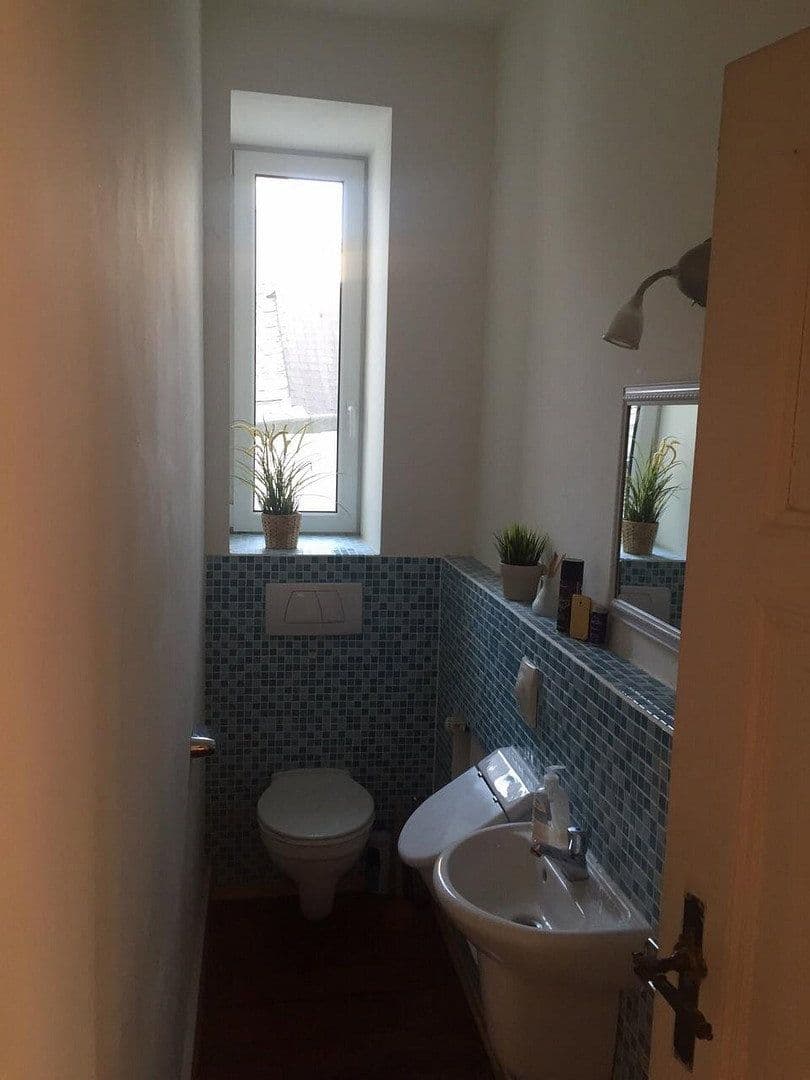 Prenájom bytu 4-izbový 110 m², Koblenz, Porýnie-Falcko Prenájom bytu 4-izbový 110 m², Koblenz, Porýnie-Falcko