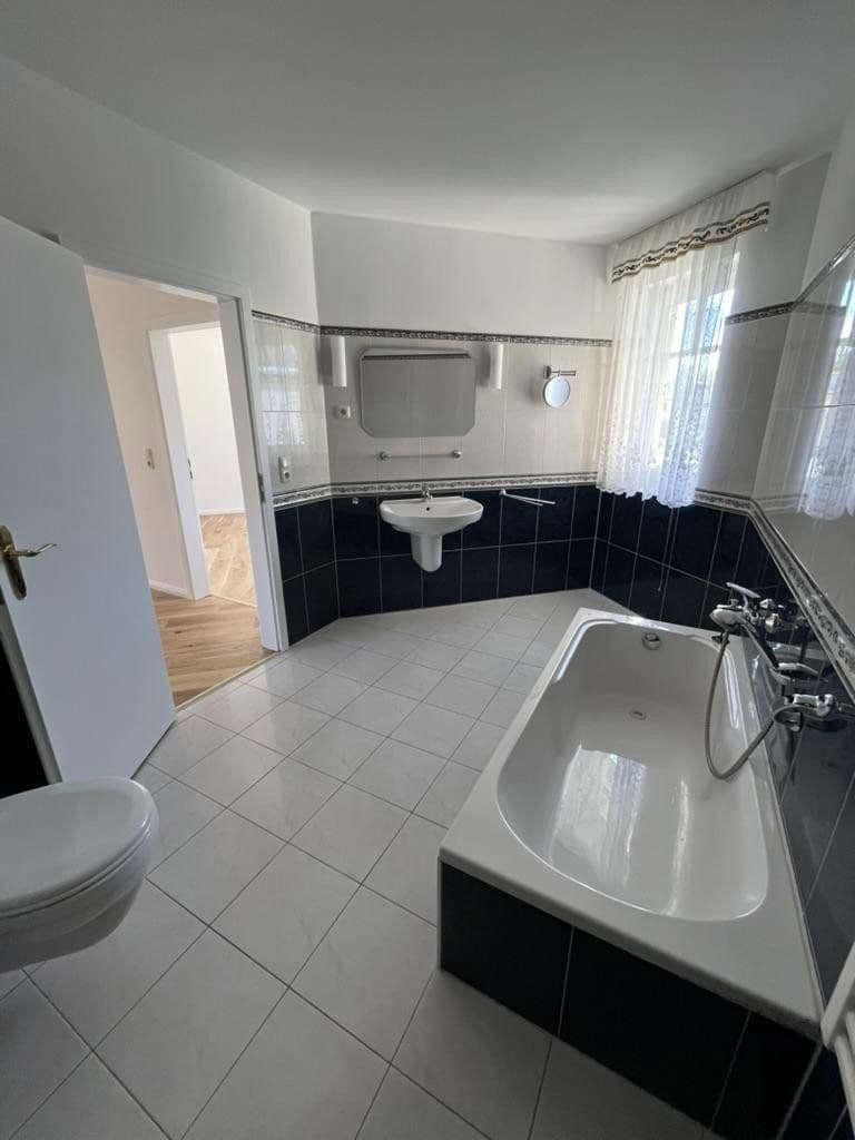 Prenájom domu 122 m², pozemok 350 m², Rostock, Meklenbursko-Predpomoransko Prenájom domu 122 m², pozemok 350 m², Rostock, Meklenbursko-Predpomoransko