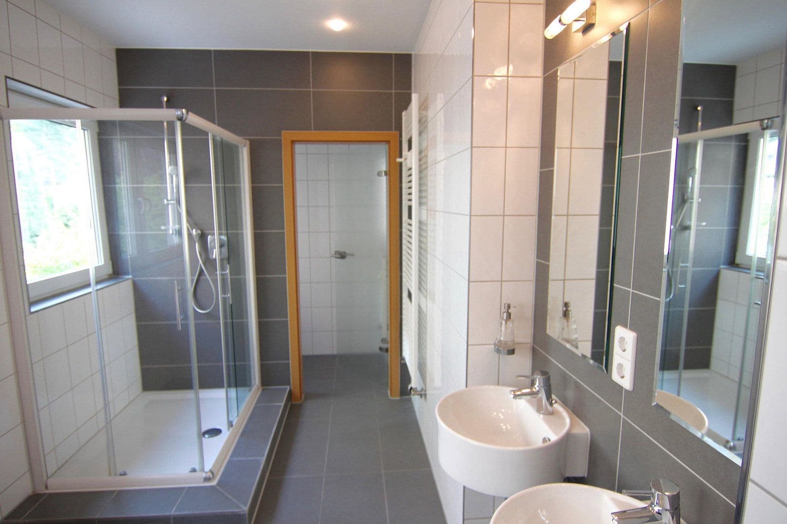 Prenájom bytu 4-izbový 189 m², Stuttgart, Bádensko-Wurttembersko Prenájom bytu 4-izbový 189 m², Stuttgart, Bádensko-Wurttembersko