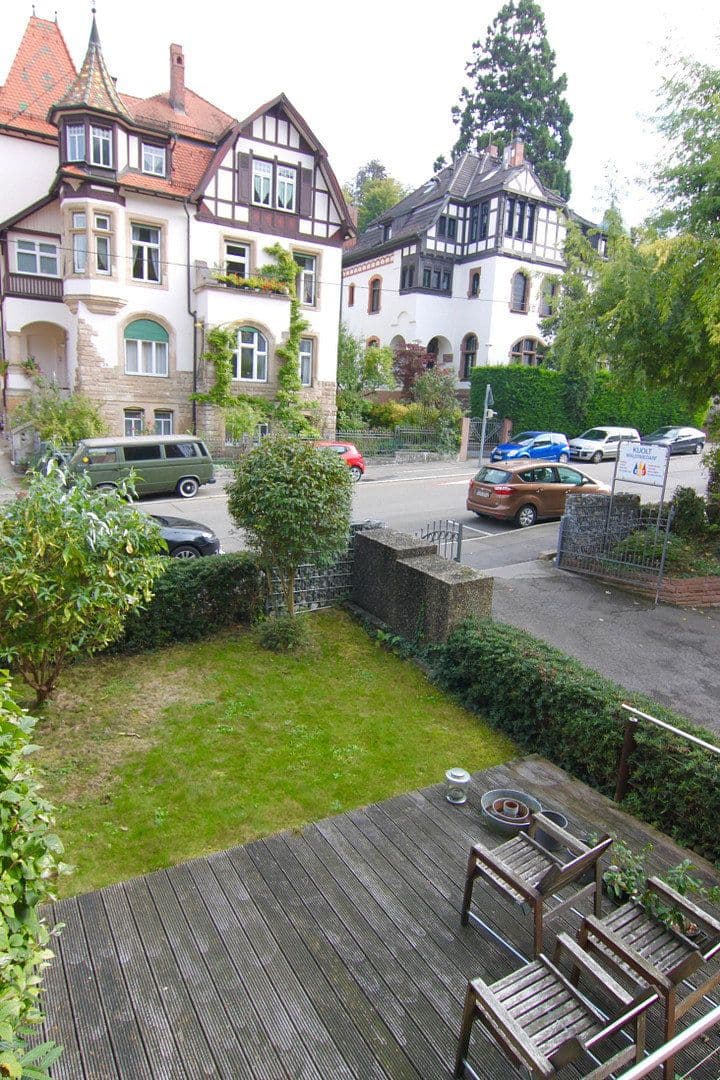 Prenájom bytu 4-izbový 189 m², Stuttgart, Bádensko-Wurttembersko Prenájom bytu 4-izbový 189 m², Stuttgart, Bádensko-Wurttembersko