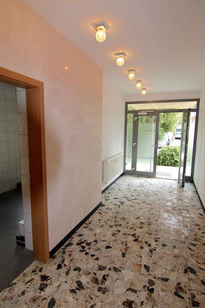Prenájom bytu 4-izbový 189 m², Stuttgart, Bádensko-Wurttembersko Prenájom bytu 4-izbový 189 m², Stuttgart, Bádensko-Wurttembersko
