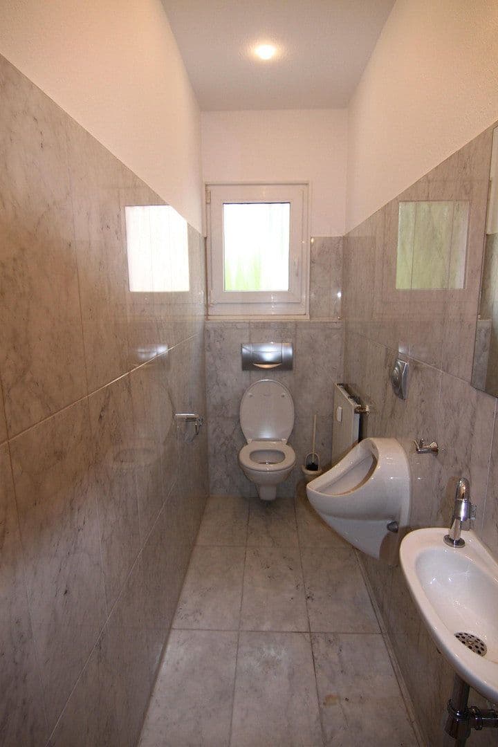 Prenájom bytu 4-izbový 189 m², Stuttgart, Bádensko-Wurttembersko Prenájom bytu 4-izbový 189 m², Stuttgart, Bádensko-Wurttembersko