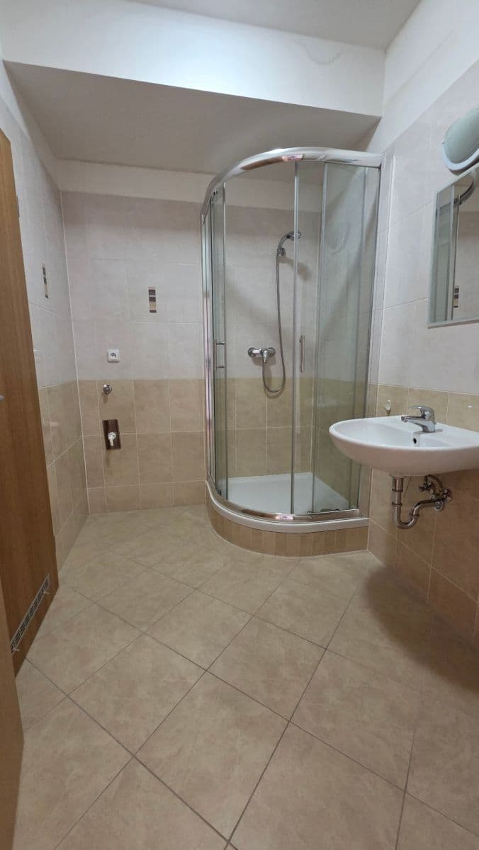 Prenájom bytu 1-izbový 30 m², Hornoměcholupská, Praha, Praha Prenájom bytu 1-izbový 30 m², Hornoměcholupská, Praha, Praha