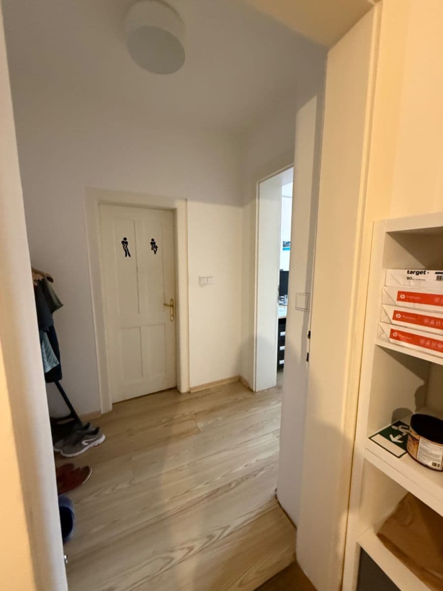 Prenájom nebytového priestoru 80 m², Rašínovo nábřeží, Praha, Praha Prenájom nebytového priestoru 80 m², Rašínovo nábřeží, Praha, Praha