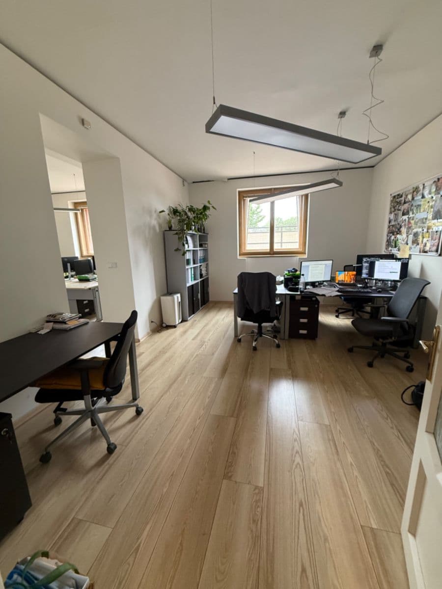 Prenájom nebytového priestoru 80 m², Rašínovo nábřeží, Praha, Praha Prenájom nebytového priestoru 80 m², Rašínovo nábřeží, Praha, Praha