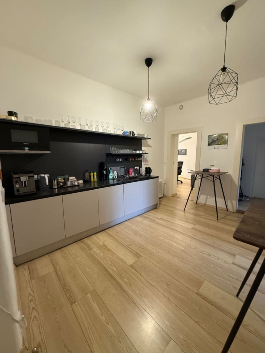 Prenájom nebytového priestoru 80 m², Rašínovo nábřeží, Praha, Praha Prenájom nebytového priestoru 80 m², Rašínovo nábřeží, Praha, Praha